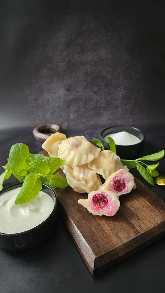 PIEROGI Z SEREM I WIŚNIĄ Pierogi z serem i wiśnią