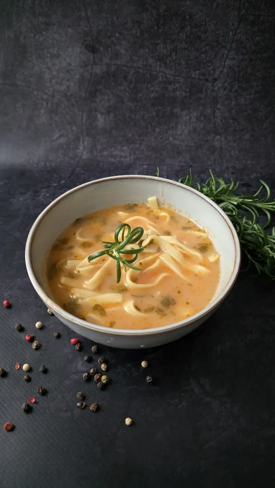 Zupa pomidorowa z makaronem
